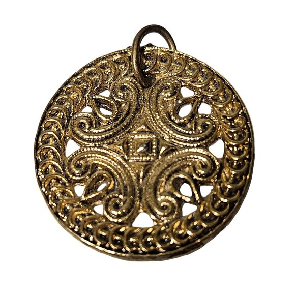 Vintage Gold Tone Filigree Medallion Pendant Statement Spiritual Fashion Jewelry - Picture 1 of 3